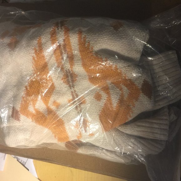 Three amazing sweater with beautiful bright colors in Native American patterns. - Picture 13 of 16